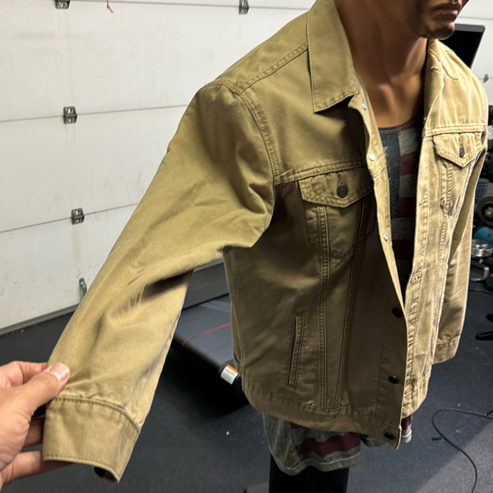 Levi’s tan denim jacket worn once only on a film shoot - great condition jacket - Picture 2 of 13